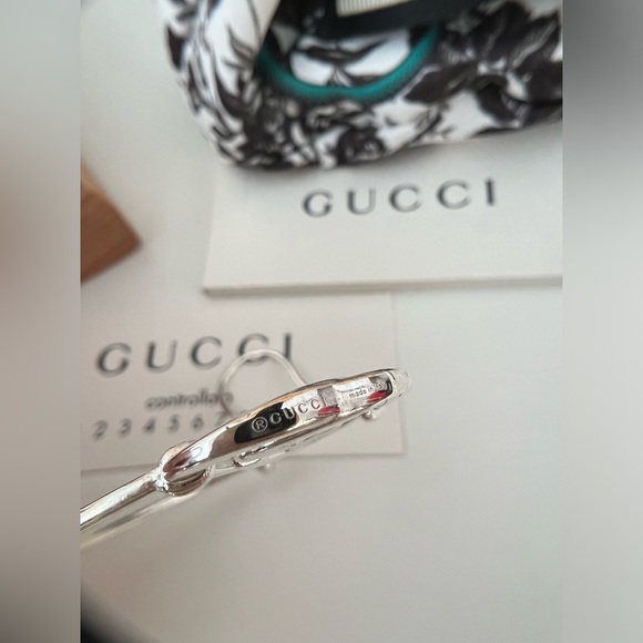 NIB GUCCI GG Britt 925 Silver Hoop Earrings w/ Pouch - Picture 8 of 15